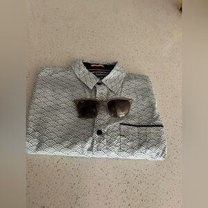 Company eighty one, Men's geometric patterened button down shirt, size medium